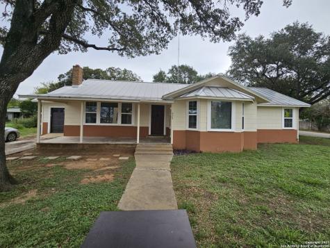 924 3rd Street Floresville TX 78114