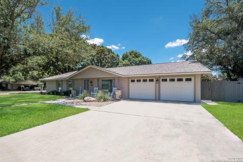 1653 Rosewood Street Seguin TX 78155