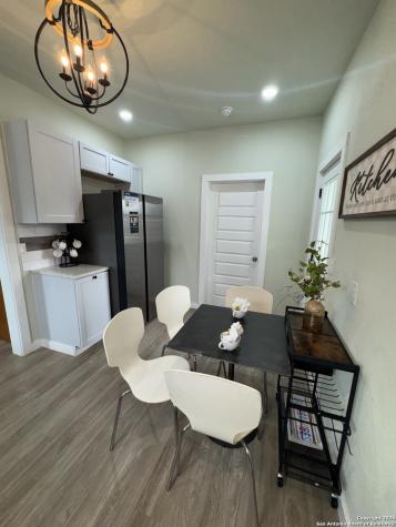 647 N San Gabriel San Antonio TX 78228