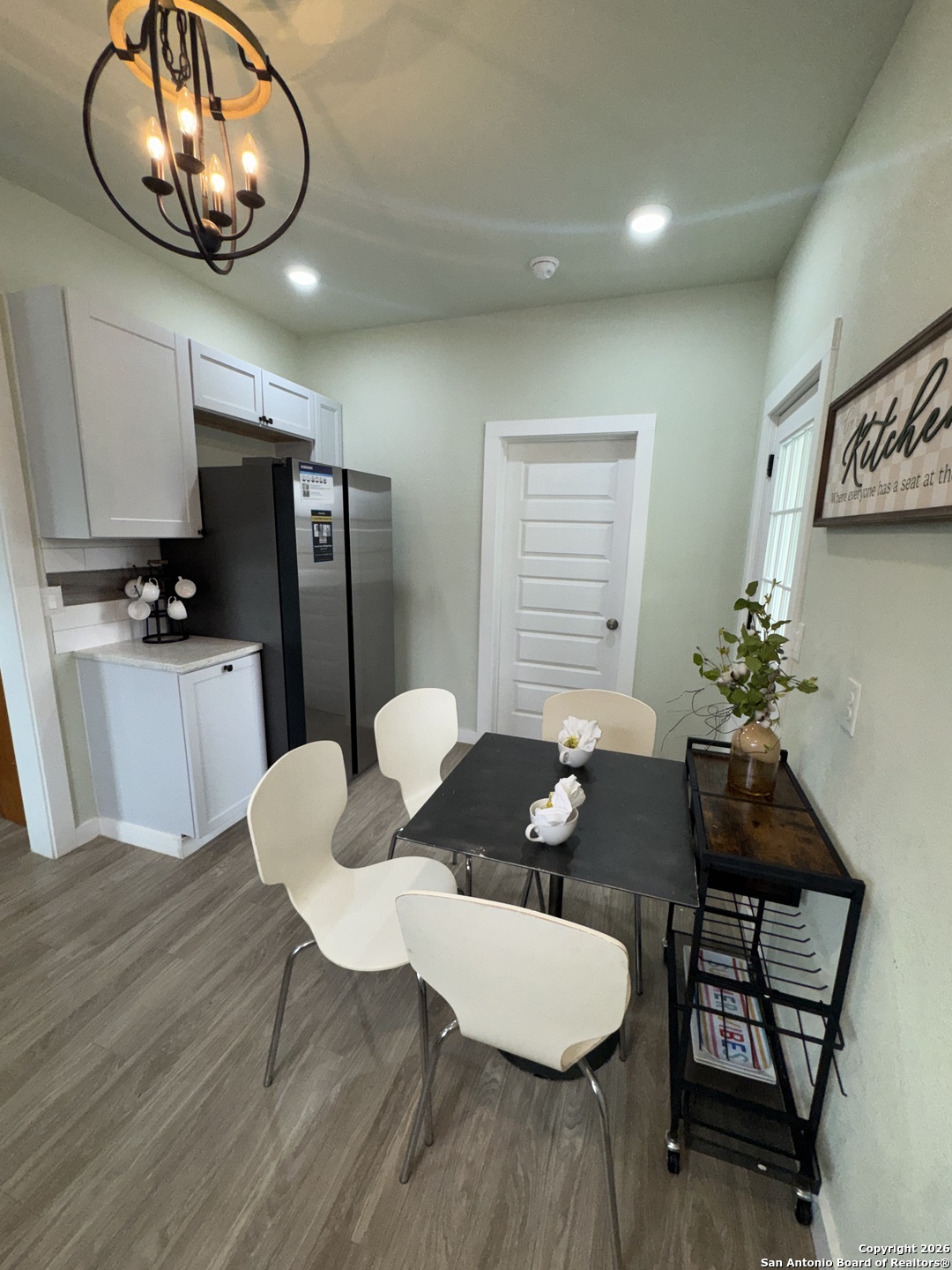 647 N San Gabriel San Antonio TX 78228