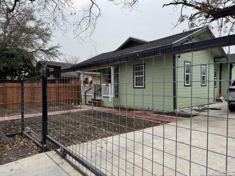 647 N San Gabriel San Antonio TX 78228