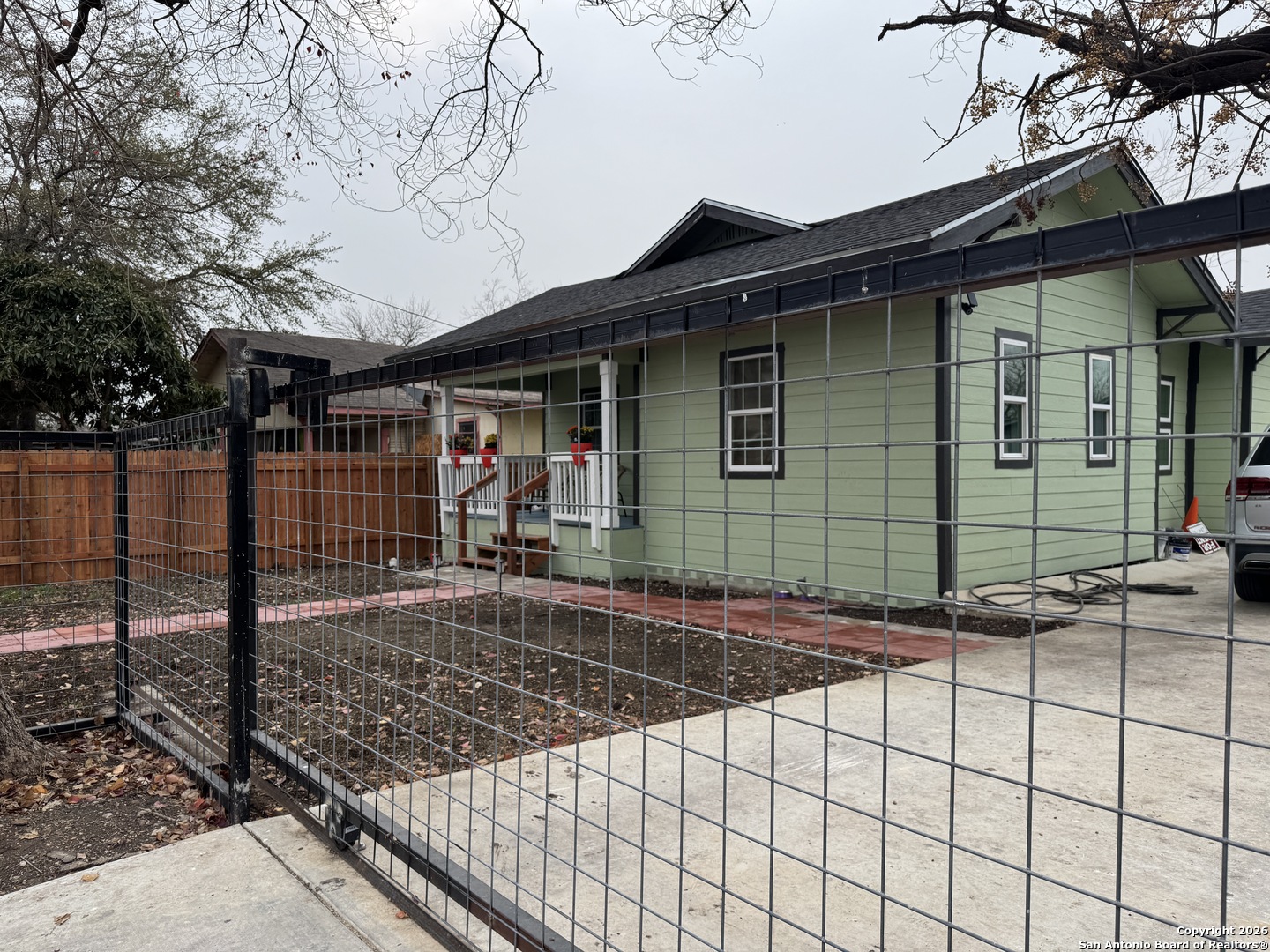 647 N San Gabriel San Antonio TX 78228