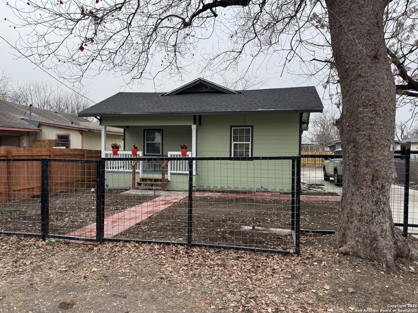 647 N San Gabriel San Antonio TX 78228