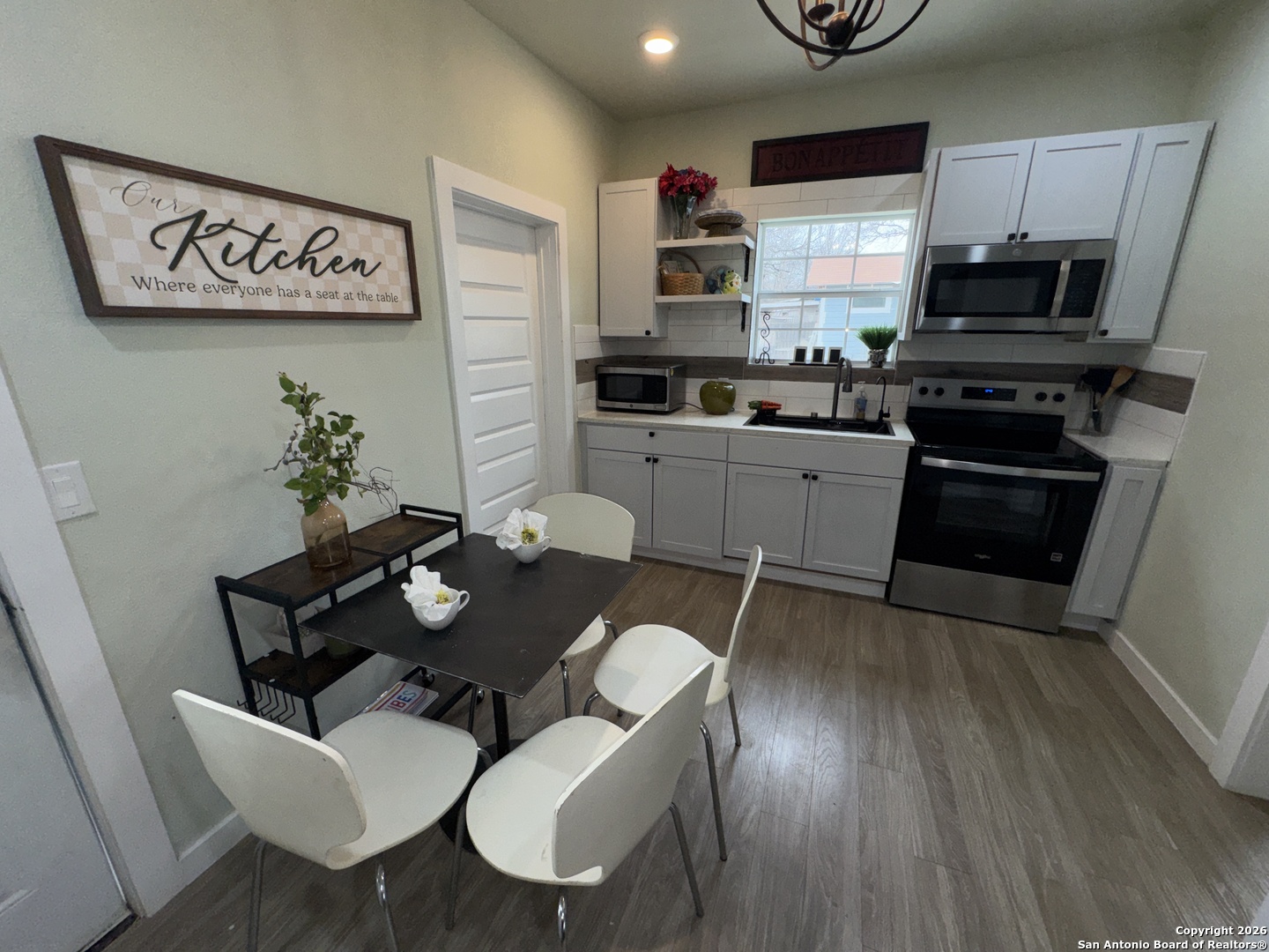 647 N San Gabriel San Antonio TX 78228