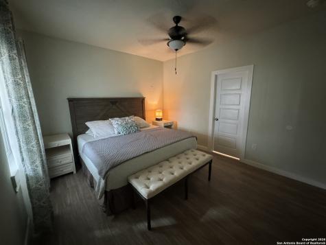 647 N San Gabriel San Antonio TX 78228