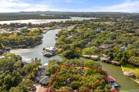 1310 Oak Springs Road Kingsland TX 78639