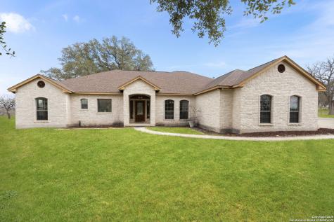 231 Broken Arrow Floresville TX 78114