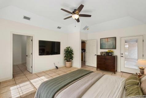231 Broken Arrow Floresville TX 78114