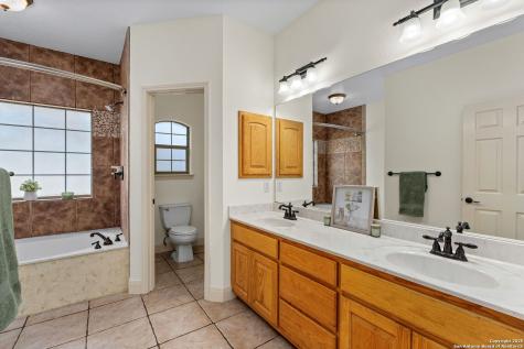 231 Broken Arrow Floresville TX 78114