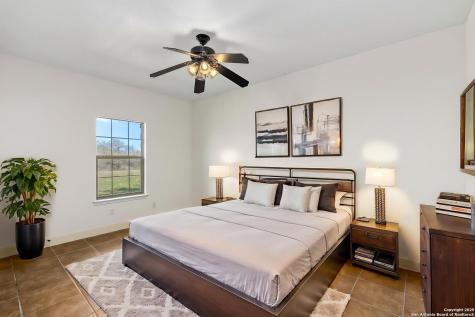 231 Broken Arrow Floresville TX 78114