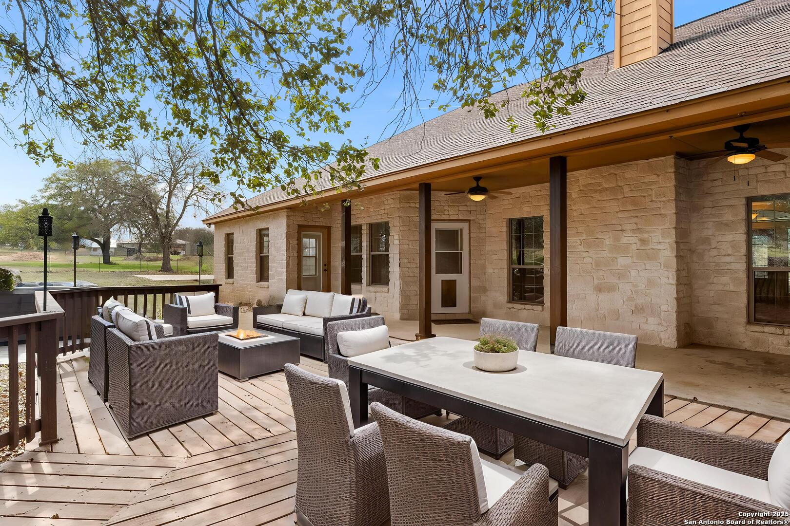 231 Broken Arrow Floresville TX 78114