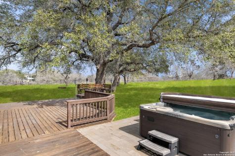 231 Broken Arrow Floresville TX 78114