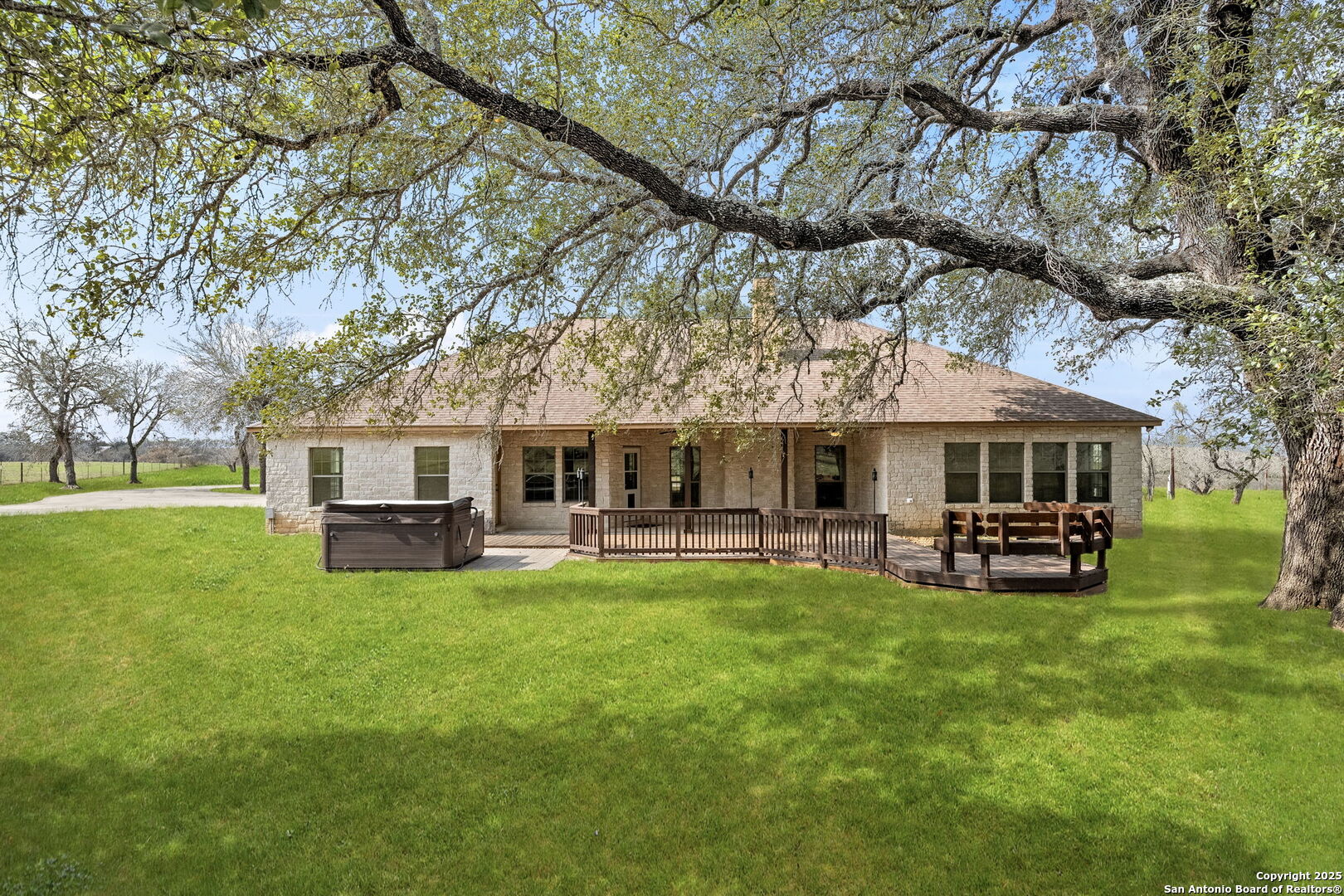 231 Broken Arrow Floresville TX 78114