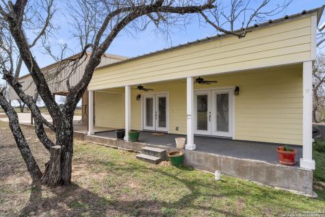 231 Broken Arrow Floresville TX 78114