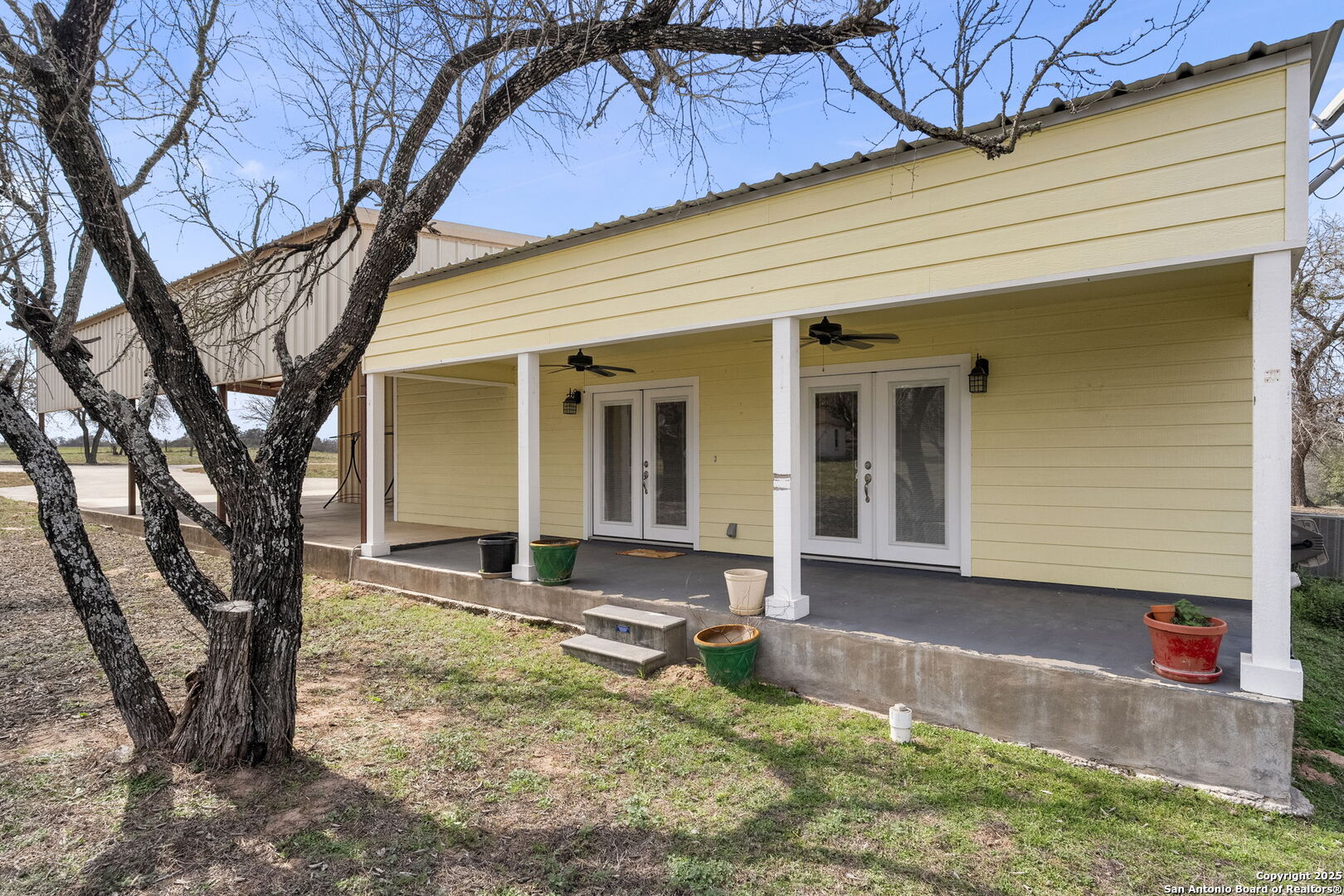 231 Broken Arrow Floresville TX 78114