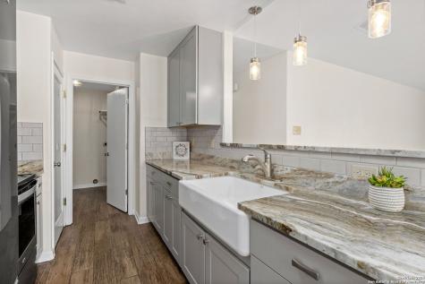 231 Broken Arrow Floresville TX 78114