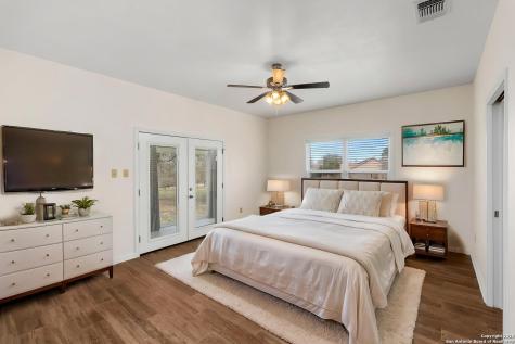 231 Broken Arrow Floresville TX 78114