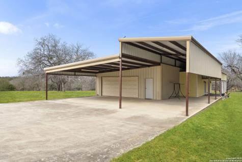 231 Broken Arrow Floresville TX 78114