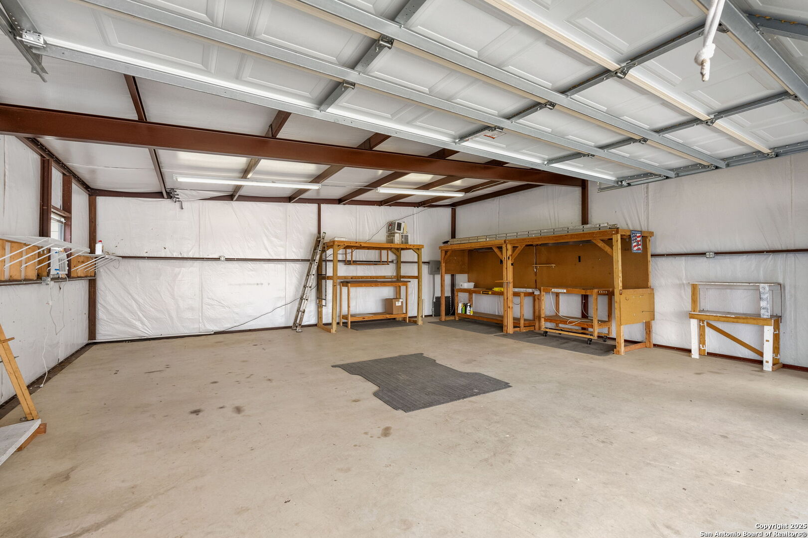 231 Broken Arrow Floresville TX 78114