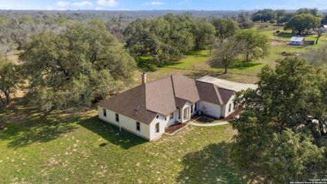 231 Broken Arrow Floresville TX 78114