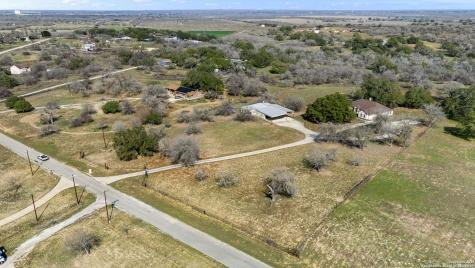 231 Broken Arrow Floresville TX 78114