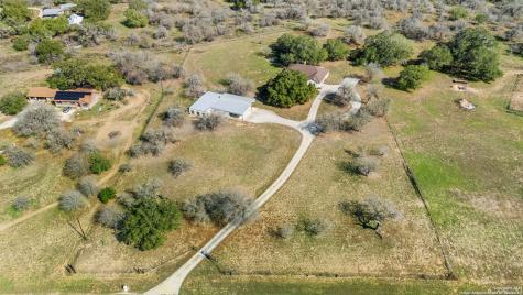 231 Broken Arrow Floresville TX 78114