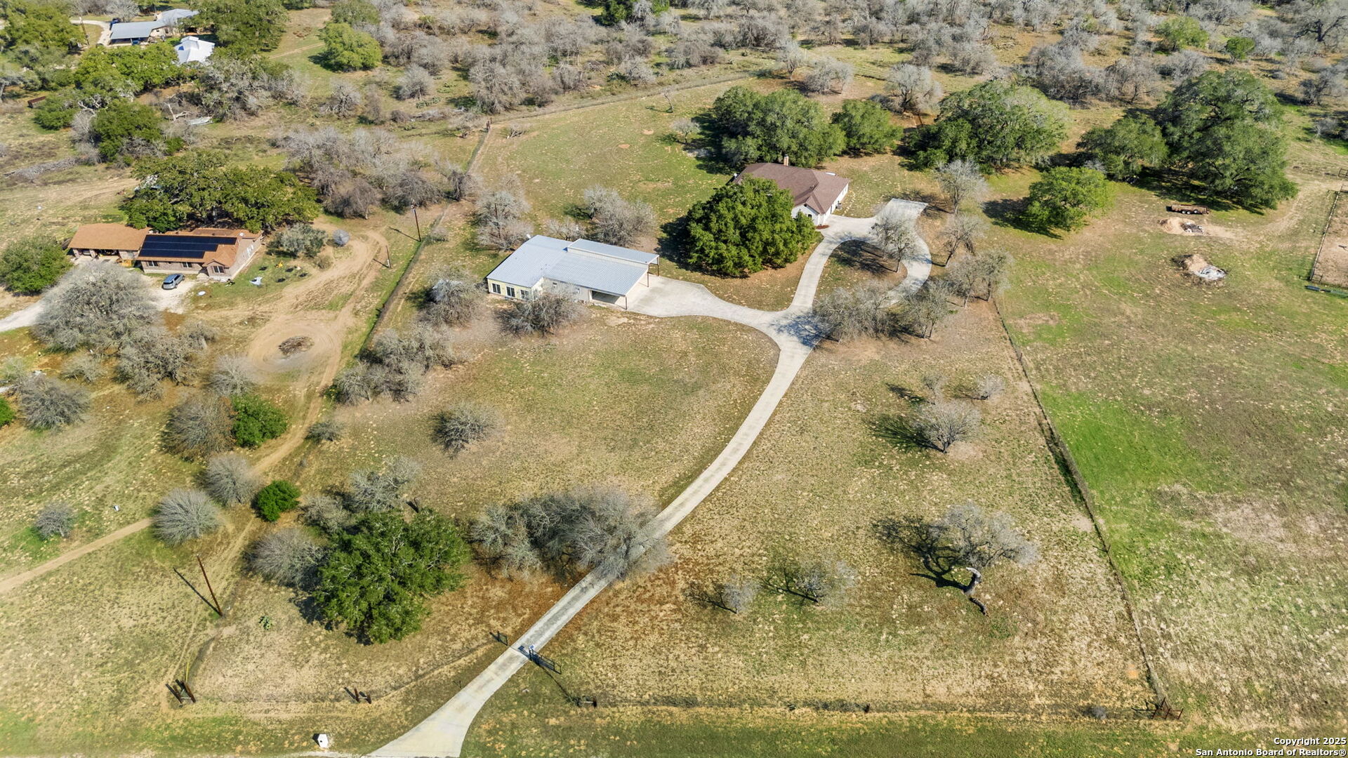 231 Broken Arrow Floresville TX 78114
