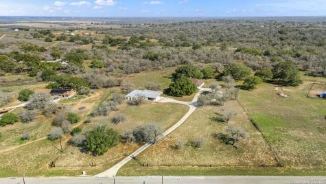 231 Broken Arrow Floresville TX 78114
