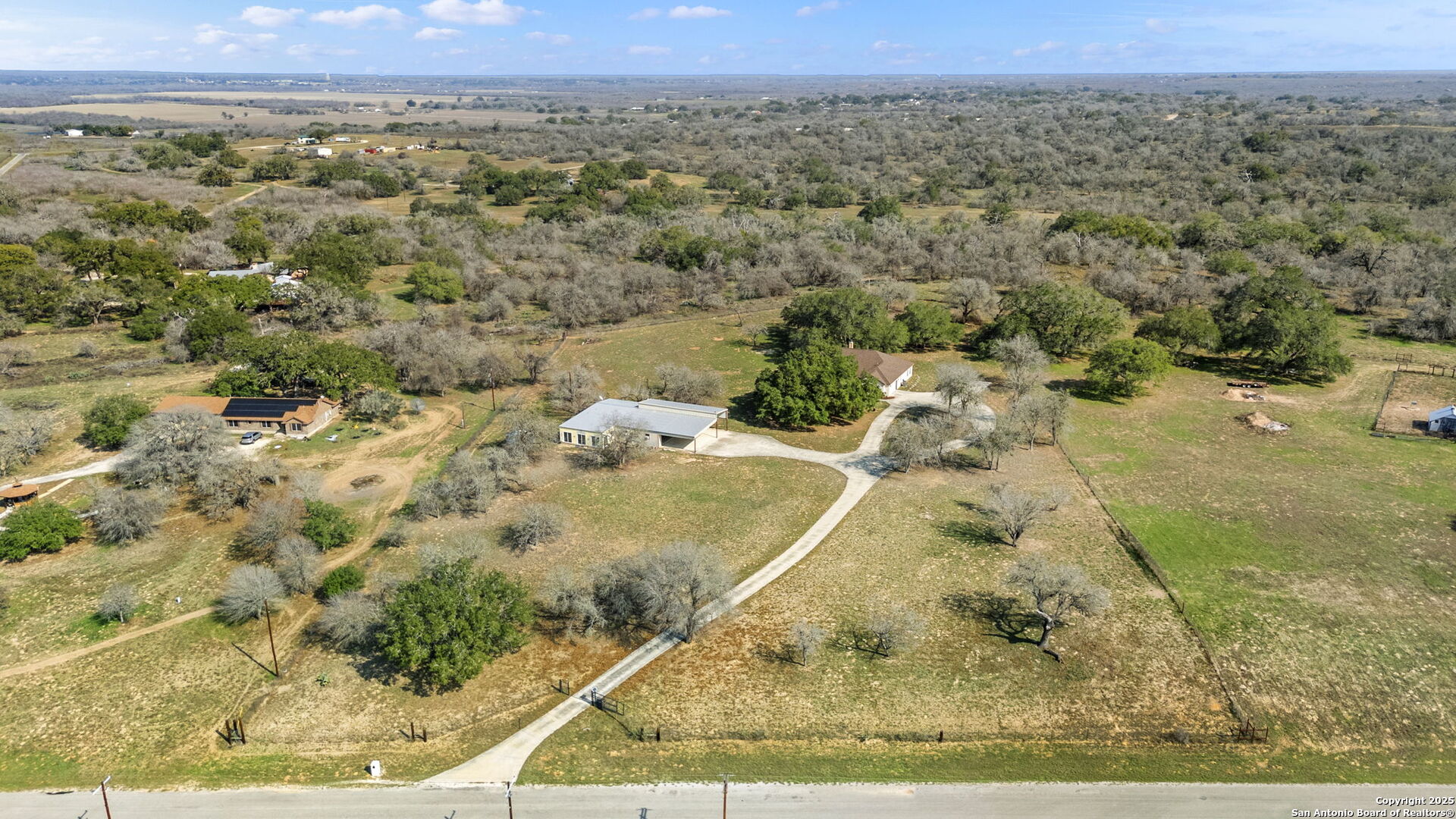 231 Broken Arrow Floresville TX 78114