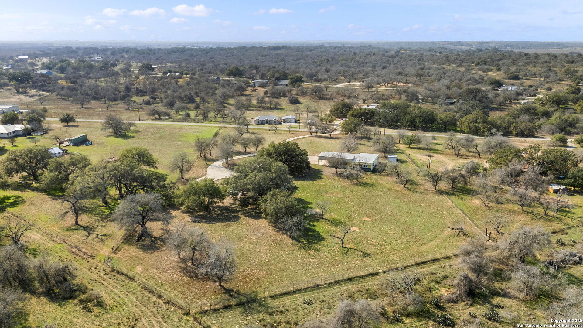 231 Broken Arrow Floresville TX 78114