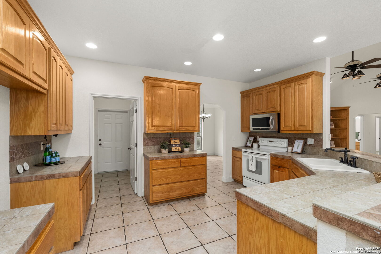 231 Broken Arrow Floresville TX 78114