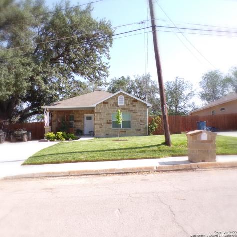 415 W Hunt Street Pleasanton TX 78064