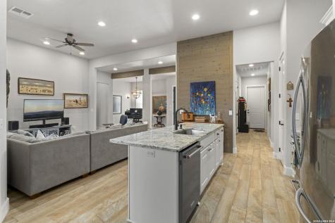 1916 Summit Top Drive Kerrville TX 78028