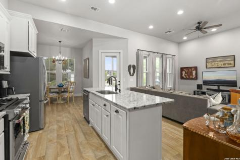 1916 Summit Top Drive Kerrville TX 78028