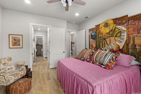 1916 Summit Top Drive Kerrville TX 78028
