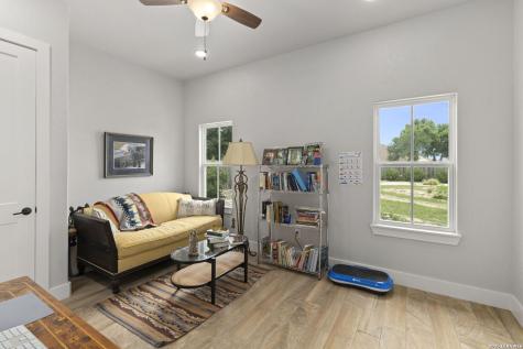 1916 Summit Top Drive Kerrville TX 78028