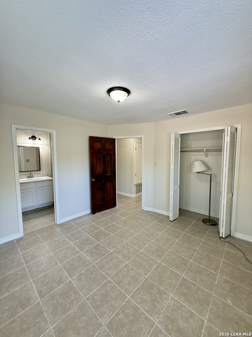 5946 Woodridge Cove San Antonio TX 78249