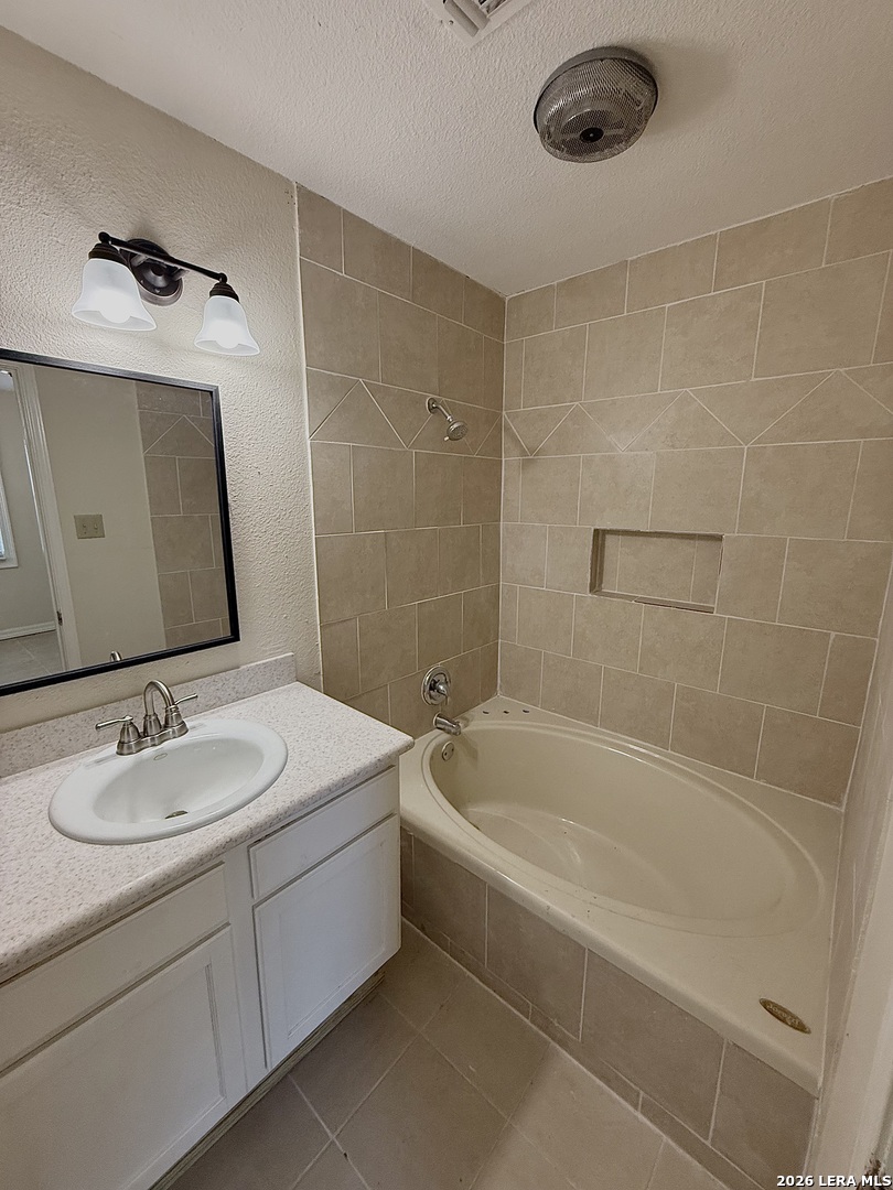 5946 Woodridge Cove San Antonio TX 78249