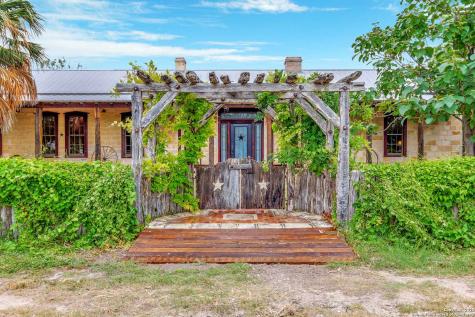 113 James Brackettville TX 78832