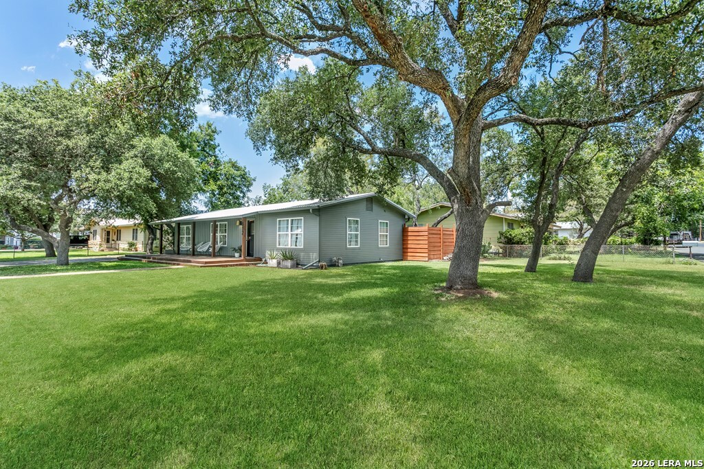 912 Apple Fredericksburg TX 78624