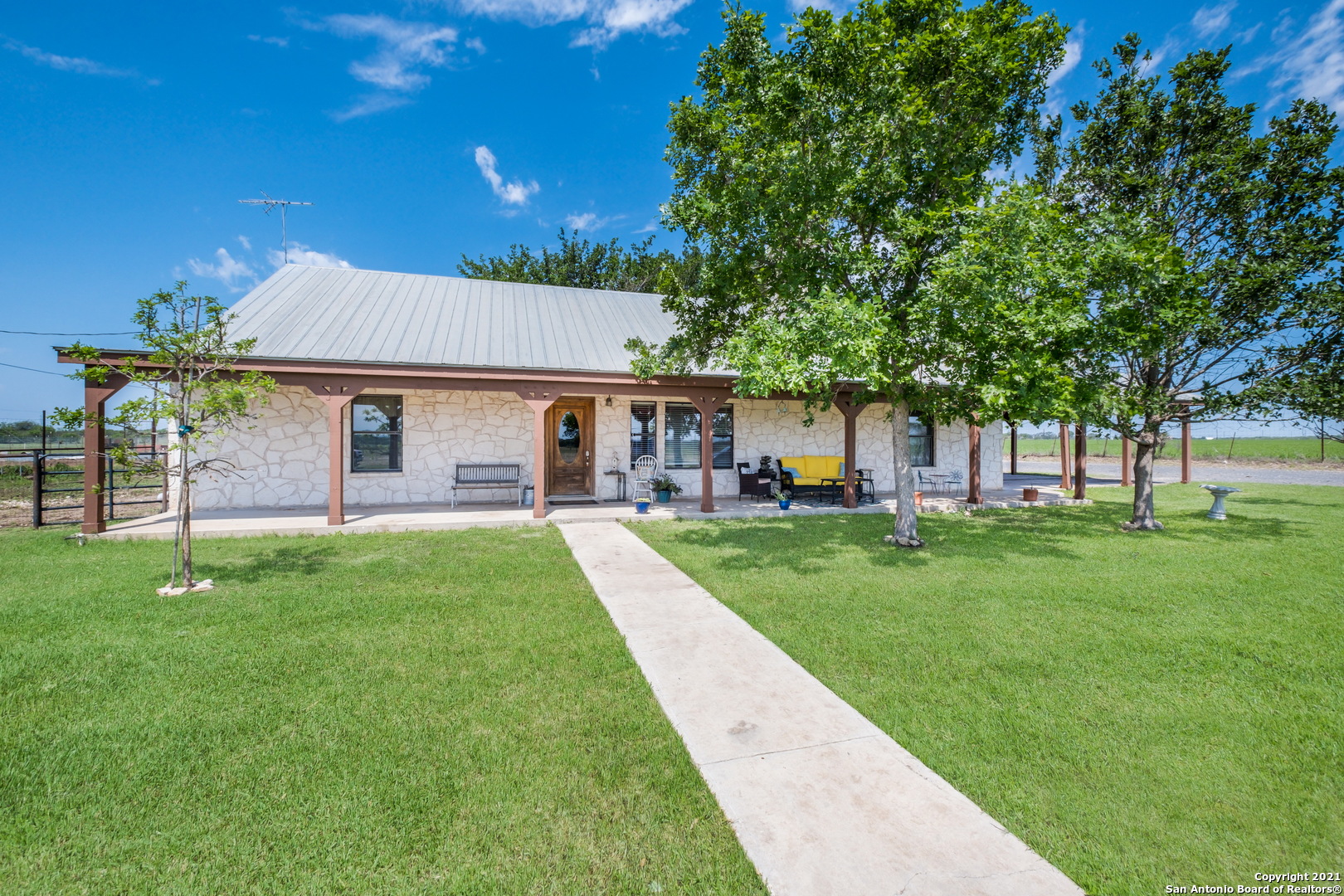 1914 County Road 456 Hondo TX 78861