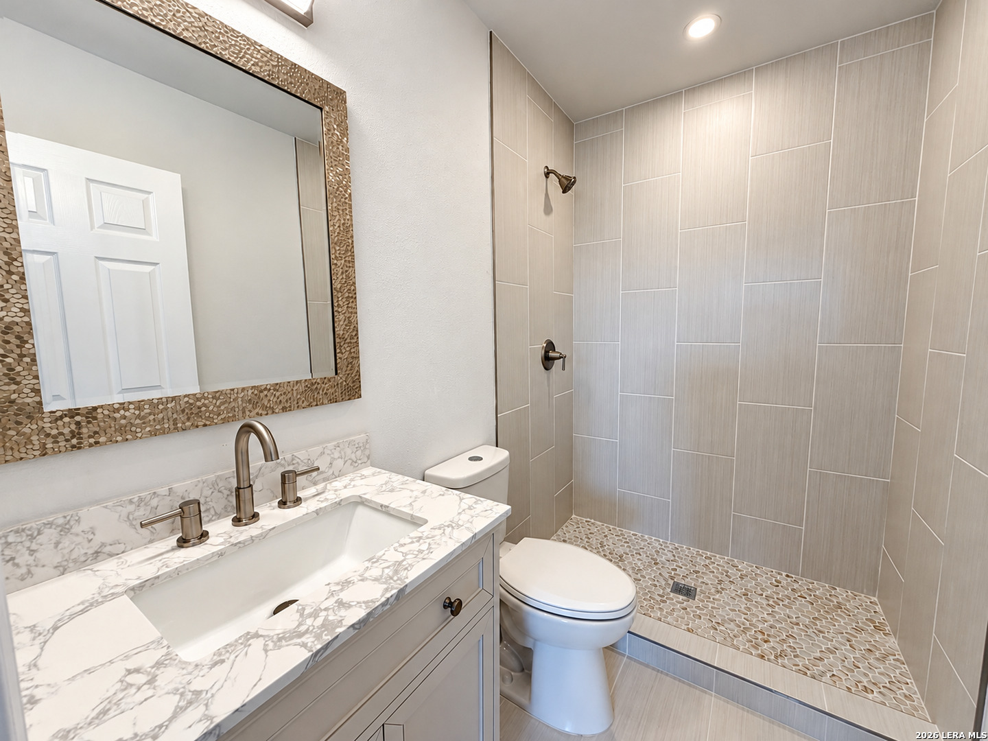 305 W Aviation Boulevard Universal City TX 78148