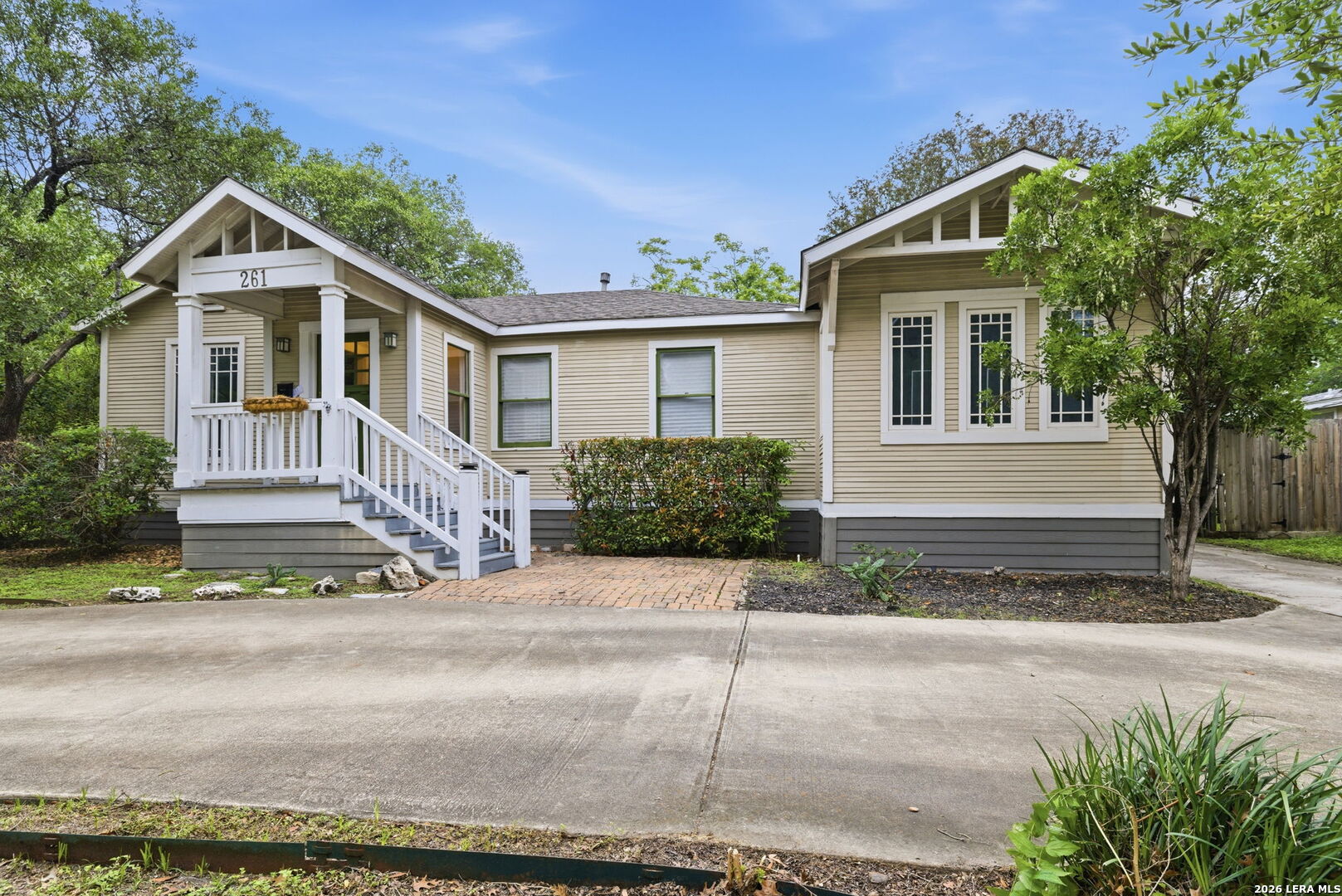 261 E Oakview Place San Antonio TX 78209