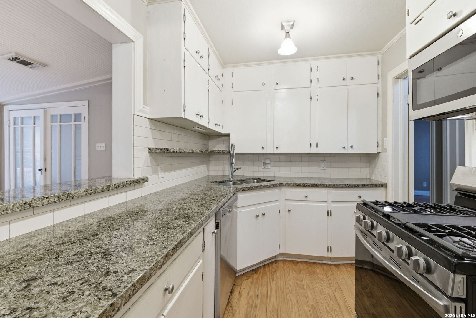 261 E Oakview Place San Antonio TX 78209