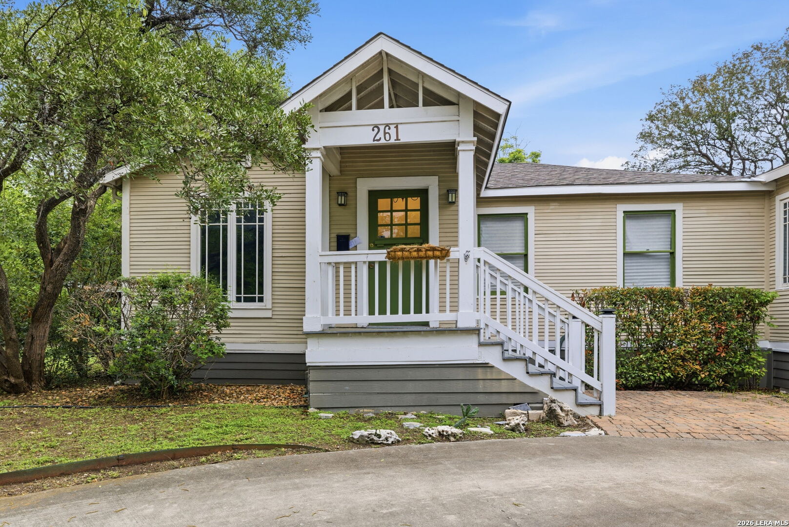 261 E Oakview Place San Antonio TX 78209