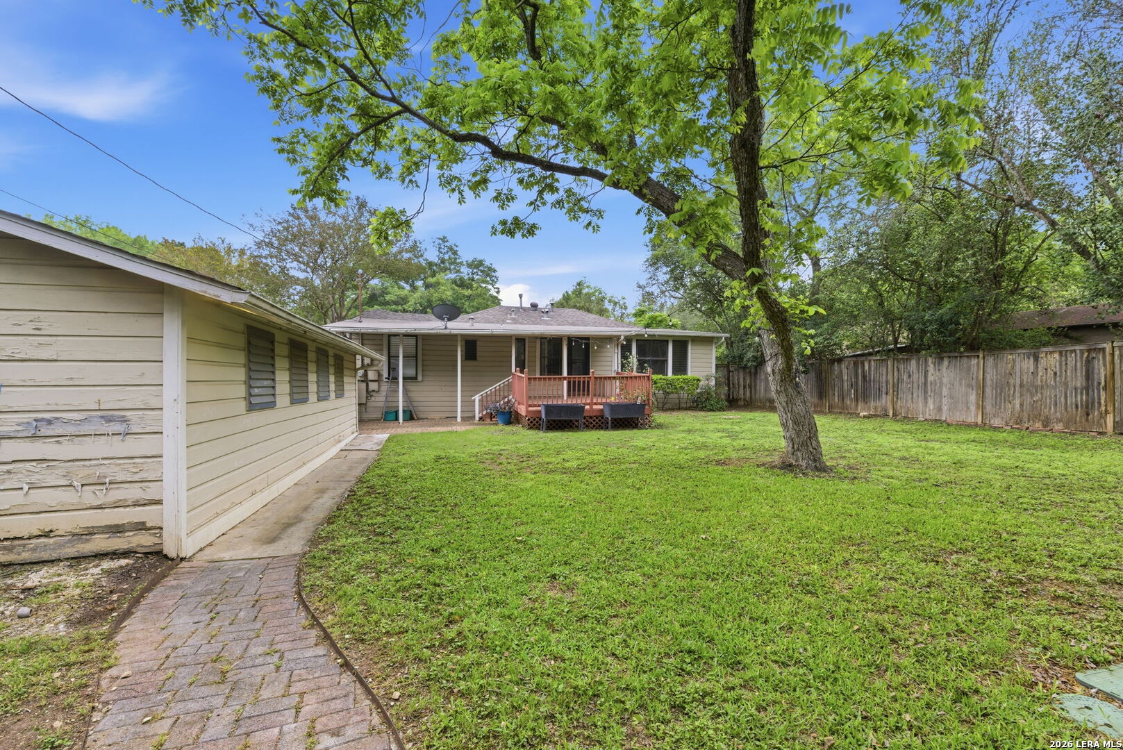 261 E Oakview Place San Antonio TX 78209