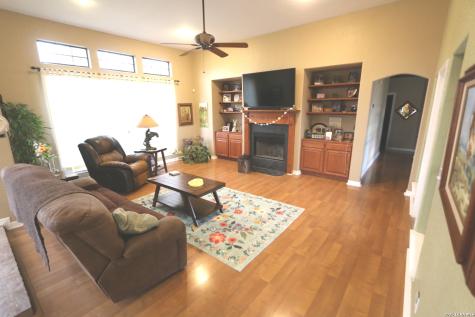 124 Rosewood Drive La Vernia TX 78121