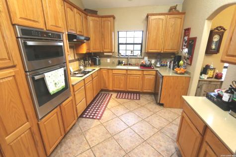 124 Rosewood Drive La Vernia TX 78121