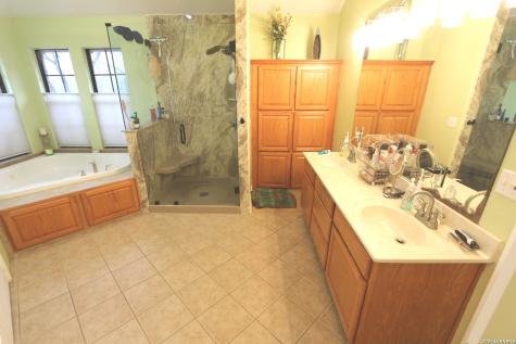 124 Rosewood Drive La Vernia TX 78121