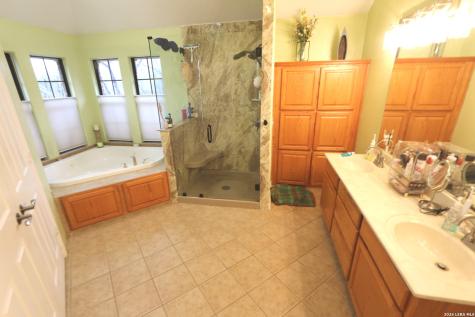 124 Rosewood Drive La Vernia TX 78121